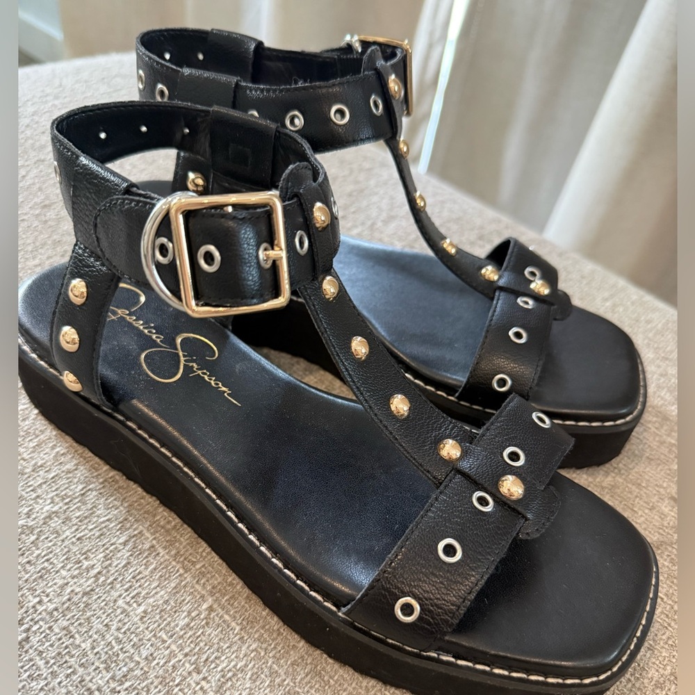Jessica Simpson Platform Sandals Womens Black Excellent Studded Grommet T-Strap